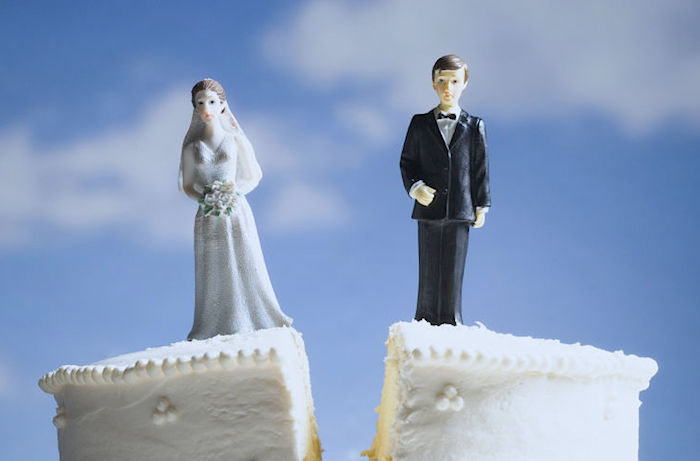 divorce-wedding-cake-closeup-GENERIC